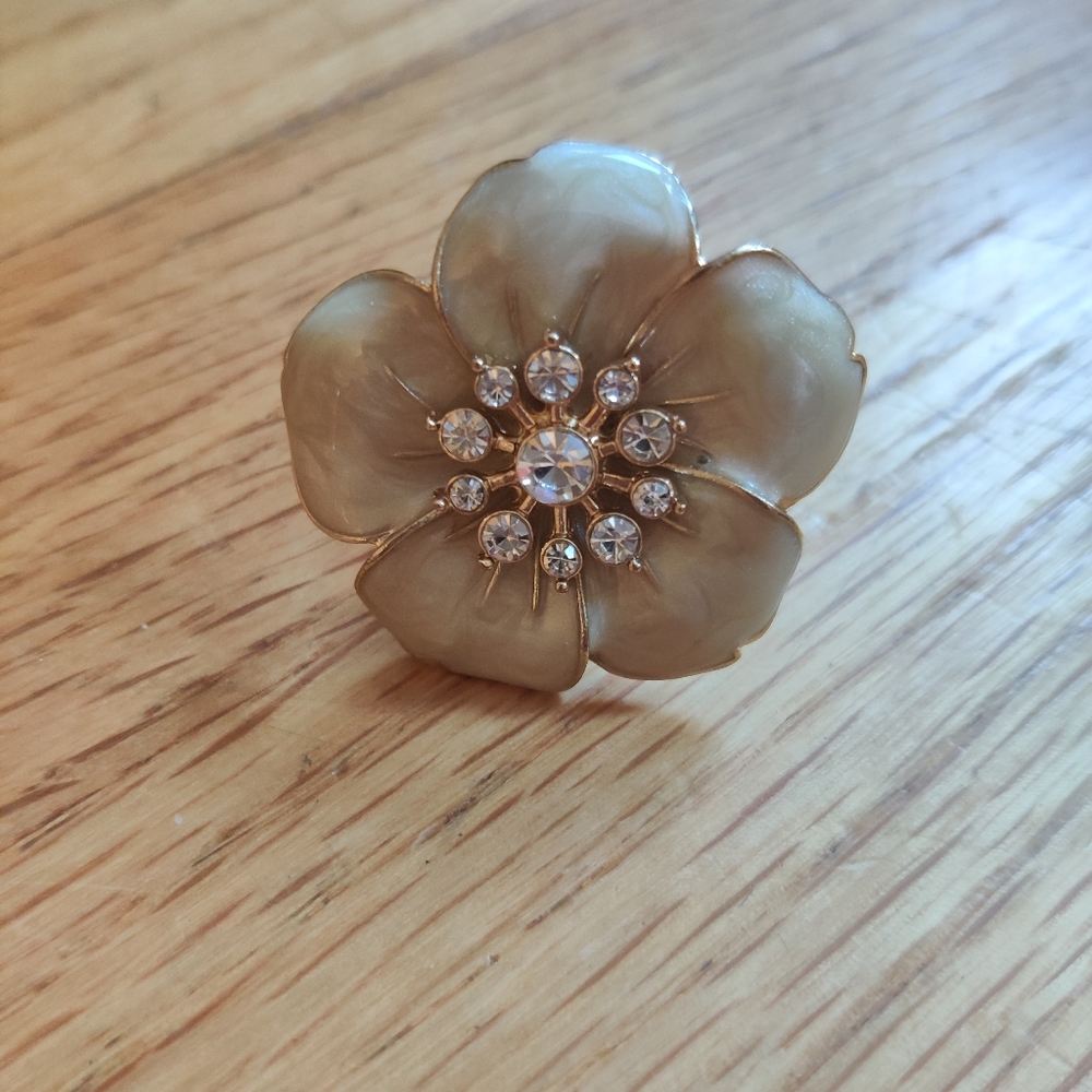 Flower shaped ring
